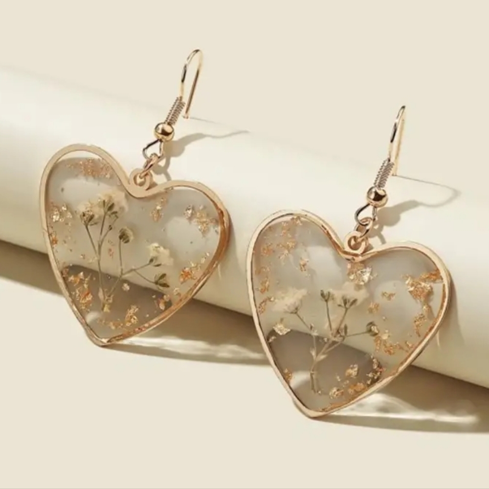 Gold Heart-Shaped Floral Earrings New - Picture 3 of 3